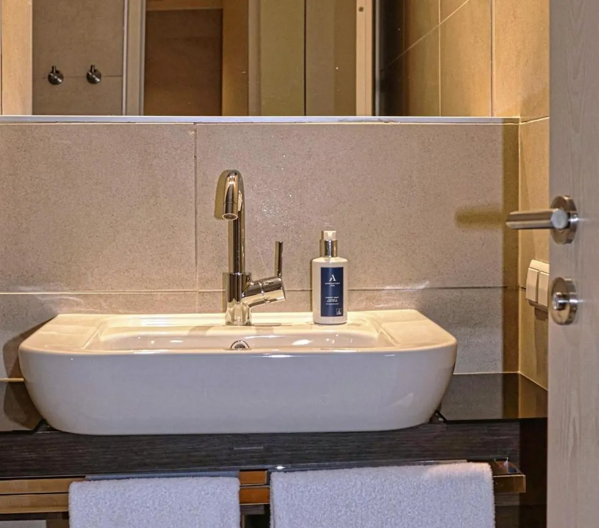Nikola Luxury Apartments Senia Petrcane
